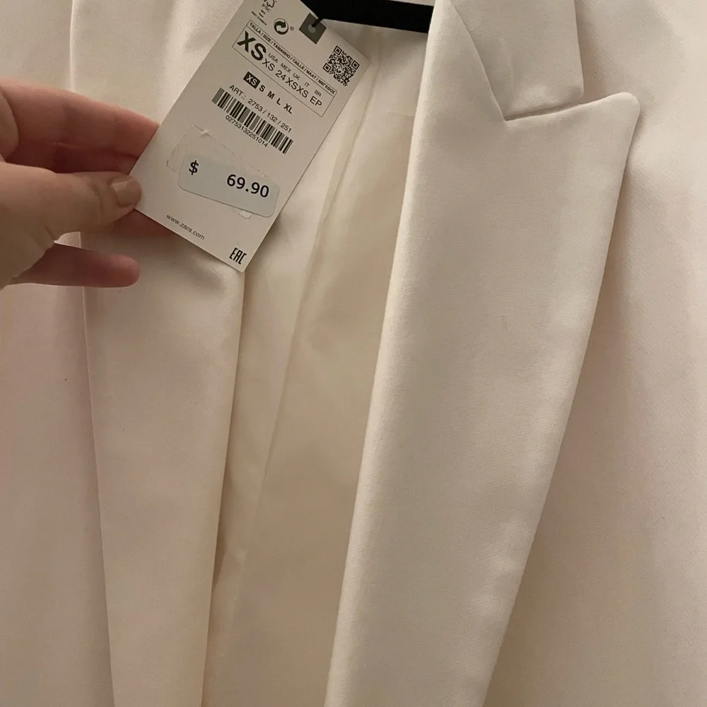 White blazer - Picture 10 of 16